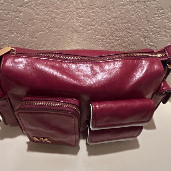 Michael Kors Dakota Multi Pocket Shoulder Bag Mulberry Leather Buckle Strap NWT - Picture 10 of 15